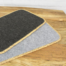 Lade das Bild in den Galerie-Viewer, 4er Set Tischset mit Bastumrandung Filz Grau Filztischset Tischmatten Set Tellerunterlage modern