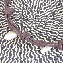 Lade das Bild in den Galerie-Viewer, Umhängetasche rund Beige Schwarz Tasche moderne Handtasche