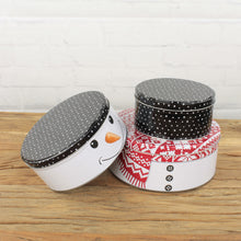 Lade das Bild in den Galerie-Viewer, Gebäckdose Schneemann Weiß Rot