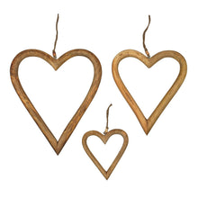 Lade das Bild in den Galerie-Viewer, 3er Holzherz Braun zum hängen Dekoherz Holz Holzdekoration Landhaus