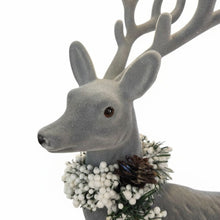 Lade das Bild in den Galerie-Viewer, Dekohirsch Grau Kunststoff beflockt Dekofigur Weihnachten Winter Hirsch Deko