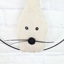 Lade das Bild in den Galerie-Viewer, Hase aus Leinen im Metallring