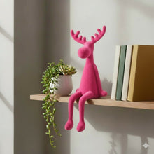 Lade das Bild in den Galerie-Viewer, Kantenhocker Rentier 31 cm modern Kunststoff Grau Pink Fuchsia Orange od. Braun Dekorentier Weihnachten