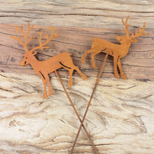Lade das Bild in den Galerie-Viewer, 2er Set Dekostecker Hirsch rostig 55 cm