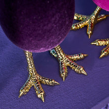 Lade das Bild in den Galerie-Viewer, 2er Set Deko Osterei auf Beinen Pink Kunststoff beflockt 12 cm modern Osterdeko