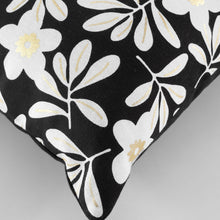 Lade das Bild in den Galerie-Viewer, Dekokissen vers. Blumenmuster