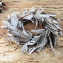 Lade das Bild in den Galerie-Viewer, Federkranz Braun Taupe vers. Größen Dekokranz Osterkranz Kranz Deko Ostern