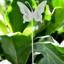 Lade das Bild in den Galerie-Viewer, 2er Set Dekostecker Schmetterling Weiß Metall Gartenstecker Deko Garten