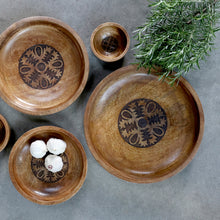 Lade das Bild in den Galerie-Viewer, Dekoschale mit Schnitzereien Holz Schale rustikal