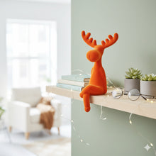 Lade das Bild in den Galerie-Viewer, Kantenhocker Rentier Fuchsia, Grau, Orange oder Pink 20 cm modern Dekorentier Weihnachtsdekoration Dekoration Weihnachten