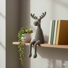 Lade das Bild in den Galerie-Viewer, Kantenhocker Rentier 31 cm modern Kunststoff Grau Pink Fuchsia Orange od. Braun Dekorentier Weihnachten