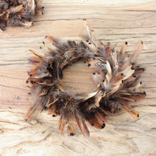 Lade das Bild in den Galerie-Viewer, Federkranz Braun 17 cm od. 24 cm Dekokranz Kranz Deko Ostern