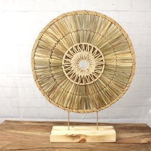 Lade das Bild in den Galerie-Viewer, Dekoskulptur rund Seegras Holz Dekoobjekt modern boho