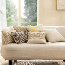 Lade das Bild in den Galerie-Viewer, Dekokissen 30x50 cm mit Inlet Grau Weiß Gold-glänzend Sofakissen Zierkissen mit Quasten