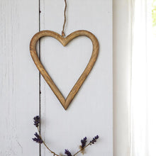 Lade das Bild in den Galerie-Viewer, 3er Holzherz Braun zum hängen Dekoherz Holz Holzdekoration Landhaus