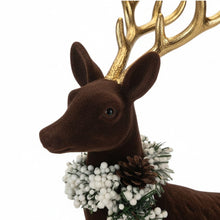 Lade das Bild in den Galerie-Viewer, Dekohirsch Braun Kunststoff beflockt Dekofigur Weihnachten Winter Hirsch Deko