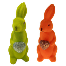 Lade das Bild in den Galerie-Viewer, Osterhase mit Herz Orange Lila Grün Magenta Kunststoff beflockt Dekohase Hase Osterdekoration modern