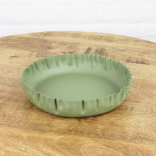 Lade das Bild in den Galerie-Viewer, Deko Tablett grün wellig Obstschale Dekoschale