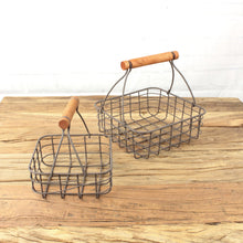 Lade das Bild in den Galerie-Viewer, 2er Set Serviettenhalter Landhaus Metall Braun Serviettenkorb mit Holzgriff