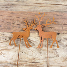 Lade das Bild in den Galerie-Viewer, 2er Set Dekostecker Hirsch rostig 55 cm