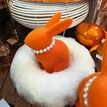 Lade das Bild in den Galerie-Viewer, Osterhase mit Perlenkette Orange Steingut beflockt Dekohase Hase Osterdekoration modern
