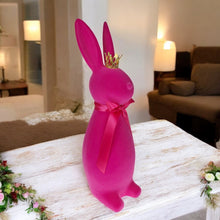Lade das Bild in den Galerie-Viewer, Dekohasen mit Schleife und Krone Pink Kunststoff beflockt Hasenfigur Osterdekoration Deko Ostern modern
