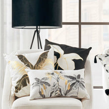 Lade das Bild in den Galerie-Viewer, Dekokissen Schwarz Gold Blätter