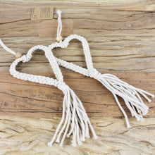Lade das Bild in den Galerie-Viewer, 2er Set Makramee Herzen