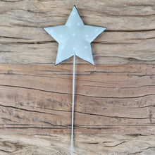 Lade das Bild in den Galerie-Viewer, 3er Set Dekostecker Grün Tanne, Stern und Herz