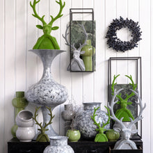 Lade das Bild in den Galerie-Viewer, Dekobüste Hirsch 30 cm modern Kunststoff beflockt Dekohirsch Büste Dekofigur