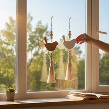 Lade das Bild in den Galerie-Viewer, 2er Set Dekohänger Vögel Orange Weiß Holz Jute Hängedekoration