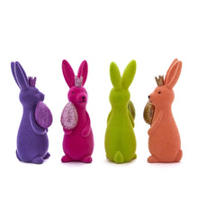 Lade das Bild in den Galerie-Viewer, Osterhase mit Ei Orange Kunststoff beflockt Dekohase Hase Osterdekoration modern
