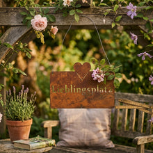 Lade das Bild in den Galerie-Viewer, Dekoschild Lieblingsplatz Metall Rost 25 cm Hängeschild Schild Deko Garten Terrasse Balkon