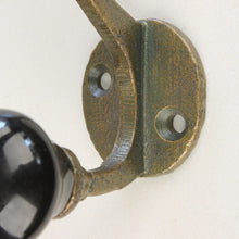 Lade das Bild in den Galerie-Viewer, Wandhaken Kaktus Gold Metall