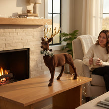 Lade das Bild in den Galerie-Viewer, Dekohirsch Braun Kunststoff beflockt Dekofigur Weihnachten Winter Hirsch Deko