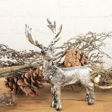 Lade das Bild in den Galerie-Viewer, Dekohirsch Altsilber Poly