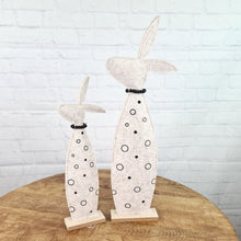 Lade das Bild in den Galerie-Viewer, 2er Set Filzhase Creme Schwarz