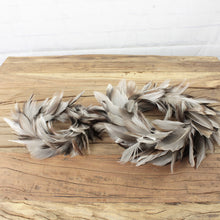 Lade das Bild in den Galerie-Viewer, Federkranz Braun Taupe vers. Größen Dekokranz Osterkranz Kranz Deko Ostern
