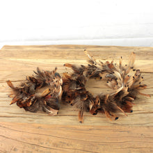 Lade das Bild in den Galerie-Viewer, Federkranz Braun 17 cm od. 24 cm Dekokranz Kranz Deko Ostern