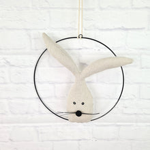 Lade das Bild in den Galerie-Viewer, Hase aus Leinen im Metallring