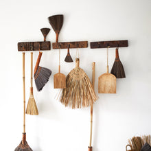 Lade das Bild in den Galerie-Viewer, Tischbesen Dunkelgrau Handbesen Grau Besen Seegras Jute