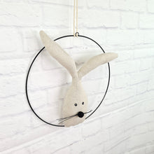 Lade das Bild in den Galerie-Viewer, Hase aus Leinen im Metallring