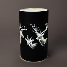 Lade das Bild in den Galerie-Viewer, 2er Set Led Windlichter Schwarz Gold Hirsch Weihnachten Weihnachtsdeko Tischdeko Weihnachten
