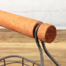 Lade das Bild in den Galerie-Viewer, 2er Set Serviettenhalter Landhaus Metall Braun Serviettenkorb mit Holzgriff