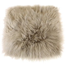 Lade das Bild in den Galerie-Viewer, Lammfell eckig