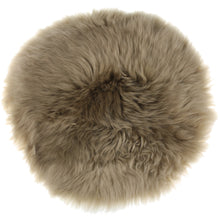 Lade das Bild in den Galerie-Viewer, Lammfell rund