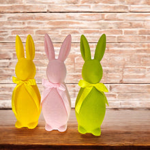 Lade das Bild in den Galerie-Viewer, Osterhase bunt modern Dekohase Hasenfigur Hase Ostern Dekofigur Gelb Rosa oder Grün