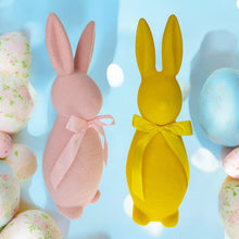 Lade das Bild in den Galerie-Viewer, Osterhase bunt modern Dekohase Hasenfigur Hase Ostern Dekofigur Gelb Rosa oder Grün