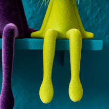 Lade das Bild in den Galerie-Viewer, Kantenhocker Osterhase Lila, Magenta oder Orange Kunststoff beflockt modern Dekohase Osterdekoration Dekoration Ostern