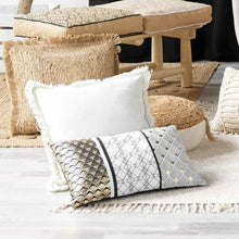 Lade das Bild in den Galerie-Viewer, Kissenhülle schwarz weiß gold metallisch 30 x 50 cm